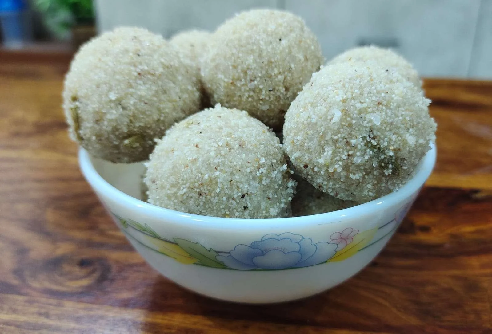 Home made Ravva (suji) laddu